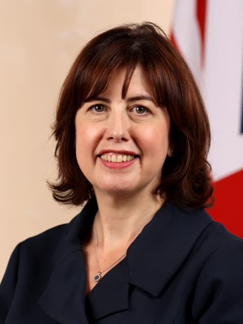 Lucy Powell — portrait